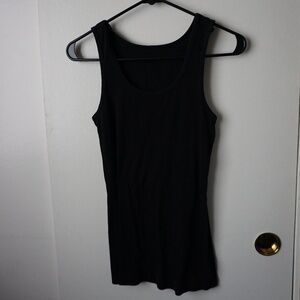 🌸 Black tank top